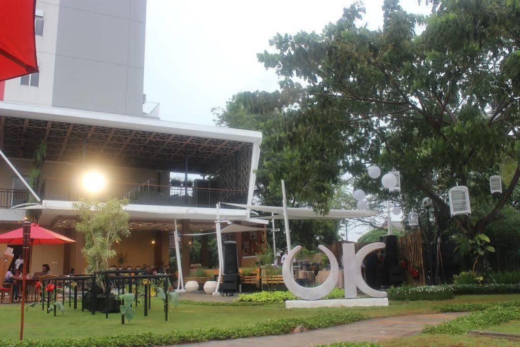 Metland Hotel Bekasi Exterior photo